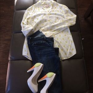 Beautiful Merona Pineapple 🍍 shirt