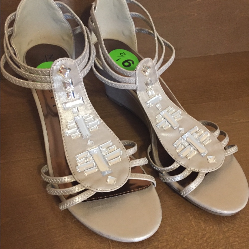 NWOT New York Transit Wedge size 9.5