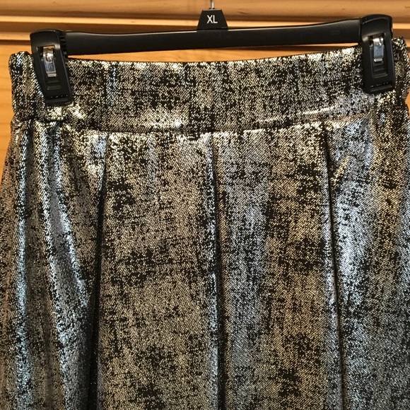 RED LOLLY-SILVER/BLACK PLEATED SKIRT-RUNS SMALL - Picture 8 of 8