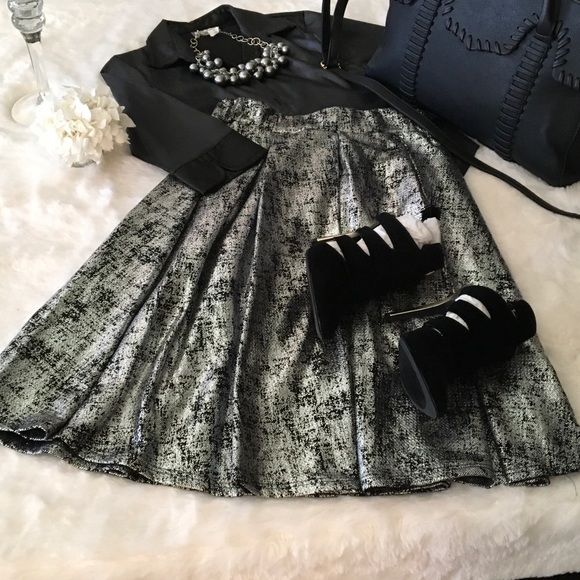 RED LOLLY-SILVER/BLACK PLEATED SKIRT-RUNS SMALL - Picture 3 of 8