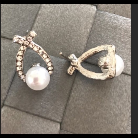 💥STUNNING💥 Pearl Crystal Earrings - Picture 2 of 2