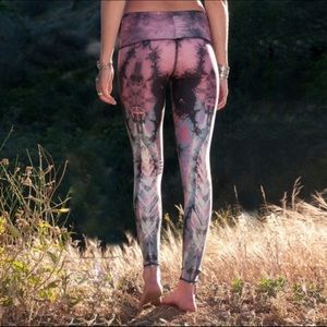 Teeki yoga hot pants size small