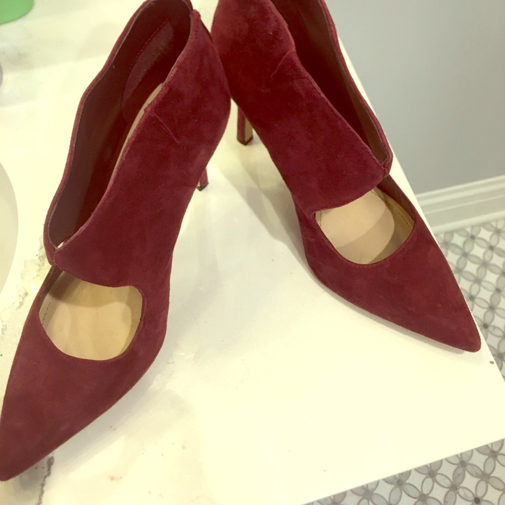 BCBG pumps
