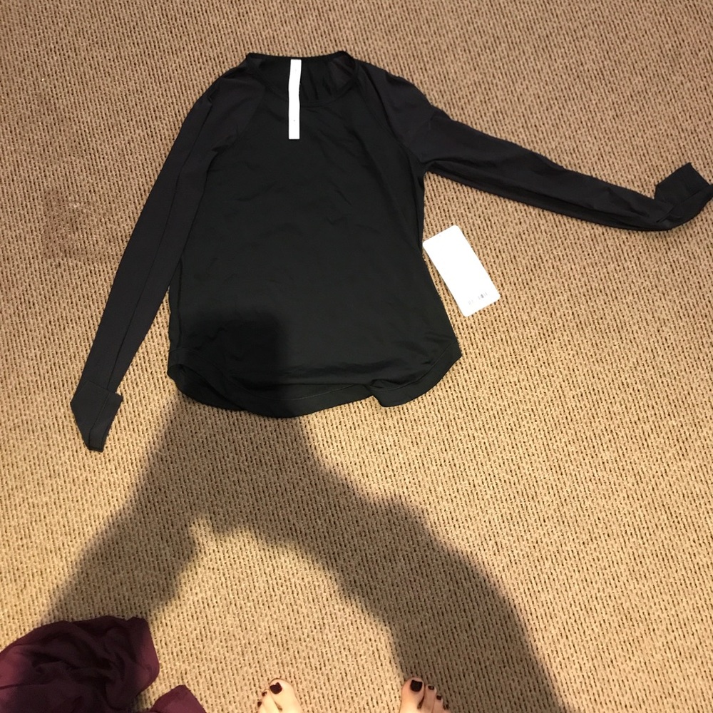 SOLD Lululemon smooth stride long sleeve size 4