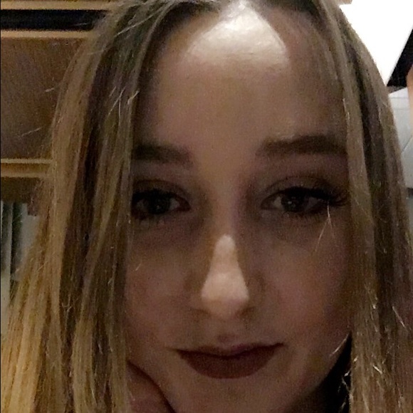 Meet your Posher, Alexandra - Picture 1 of 1