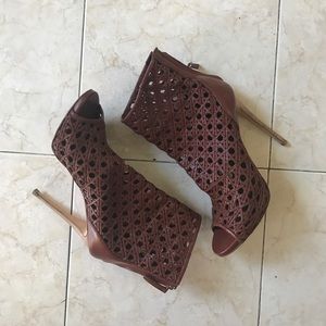 Giuseppe Zanotti Shoes - AUTHENTIC Giuseppe Zanotti Design Ankle Heels Giuseppe Zanotti Shoes - AUTHENTIC Giuseppe Zanotti Design Ankle Heels