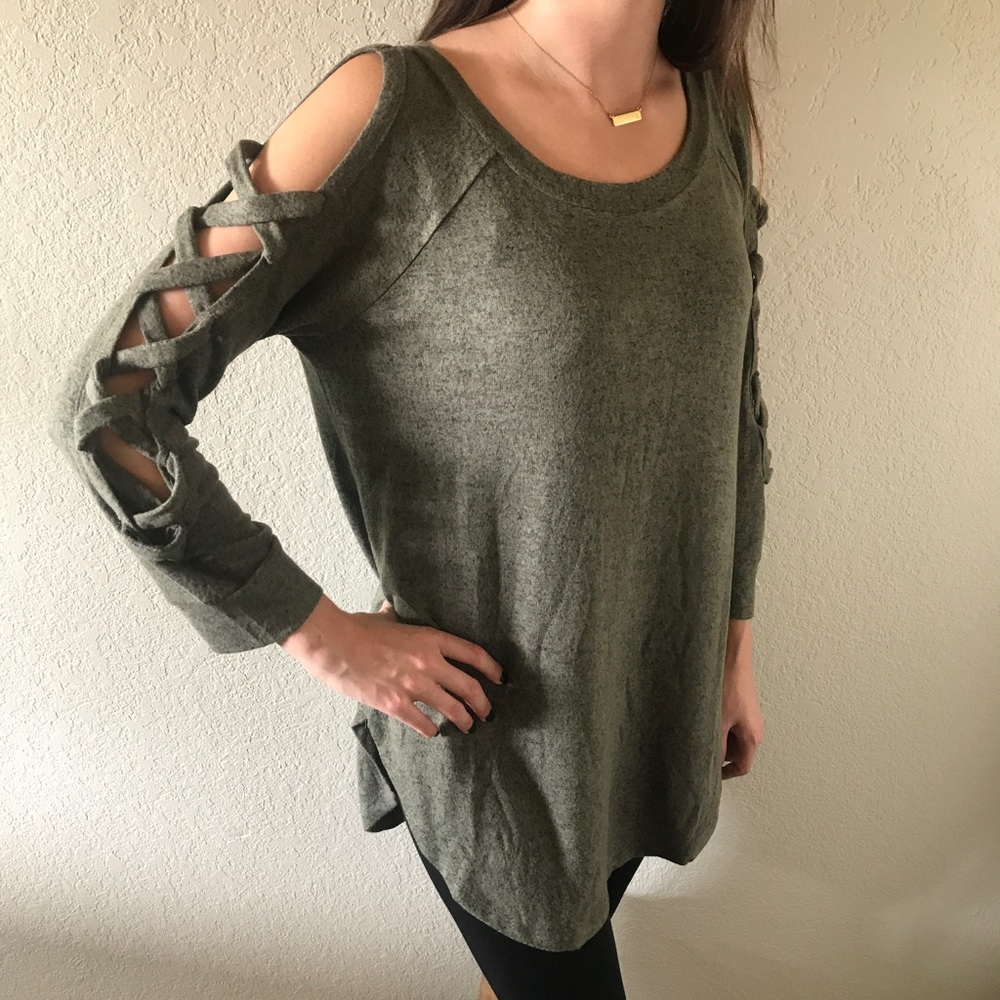 LAST S - Olive 3/4 Sleeve Criss Cross Top - Picture 5 of 7
