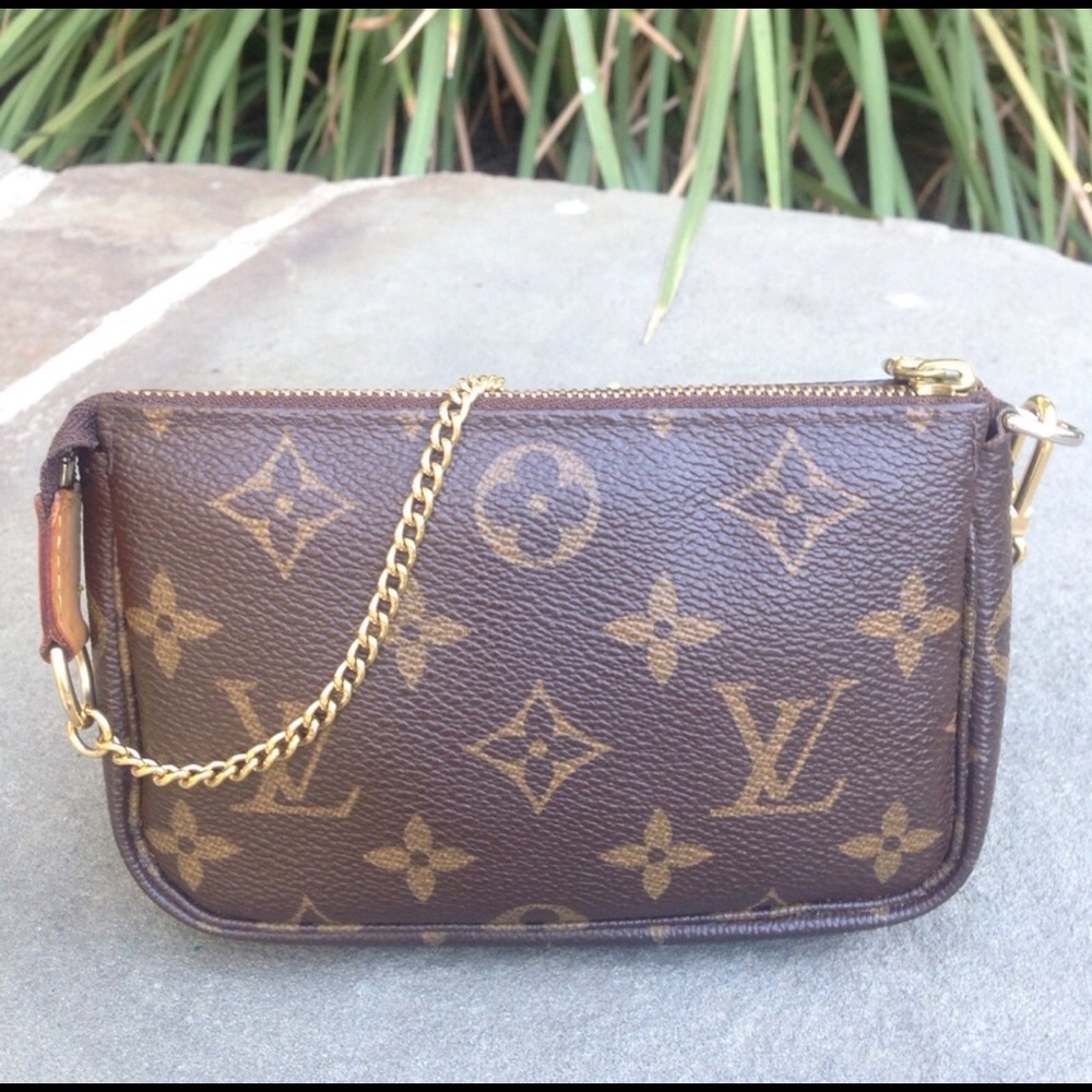 💯Authentic Louis Vuitton Monogram Mini Pochette