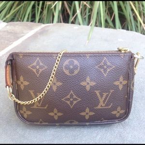 💯Authentic Louis Vuitton Monogram Mini Pochette
