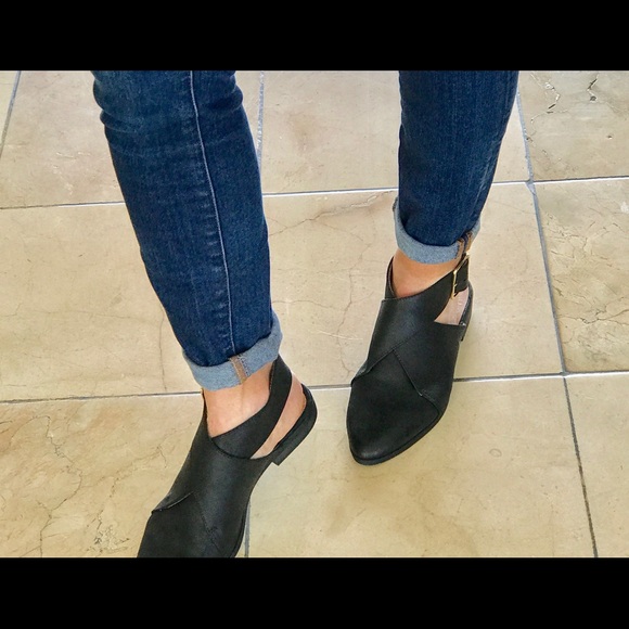 New SALE ! black go-to wrap flats - Picture 2 of 4