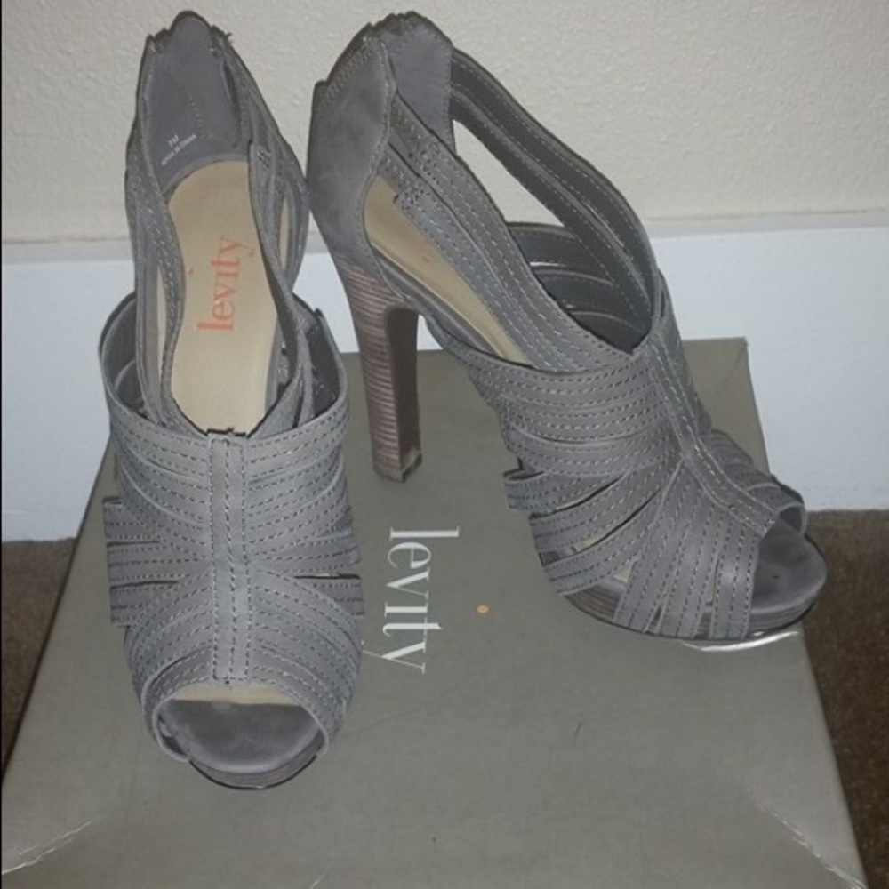Levity Slate colored heels, Size 7