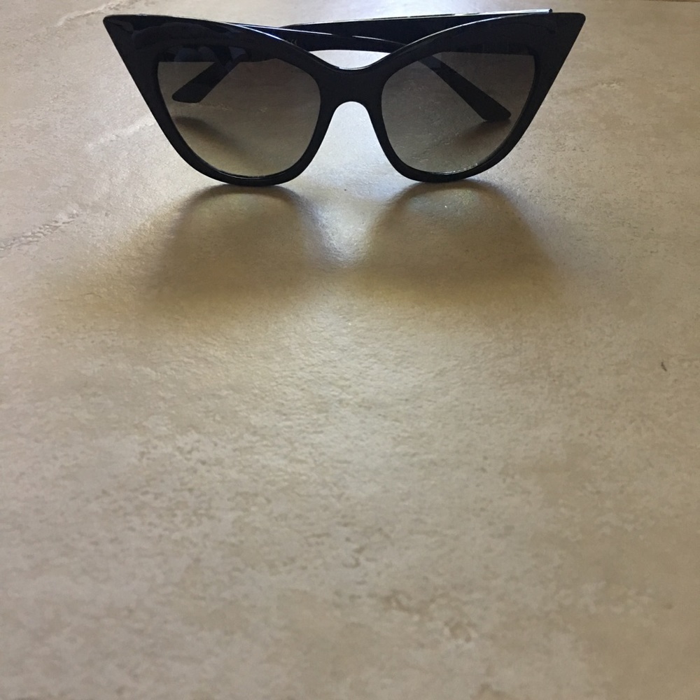 Cat eye sunglasses