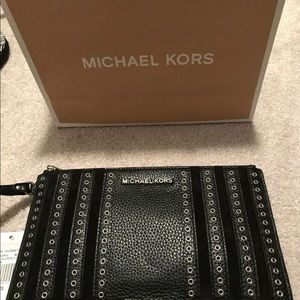 🎀🛍NWT Michael Kors Black Leather Clutch/Wristlet