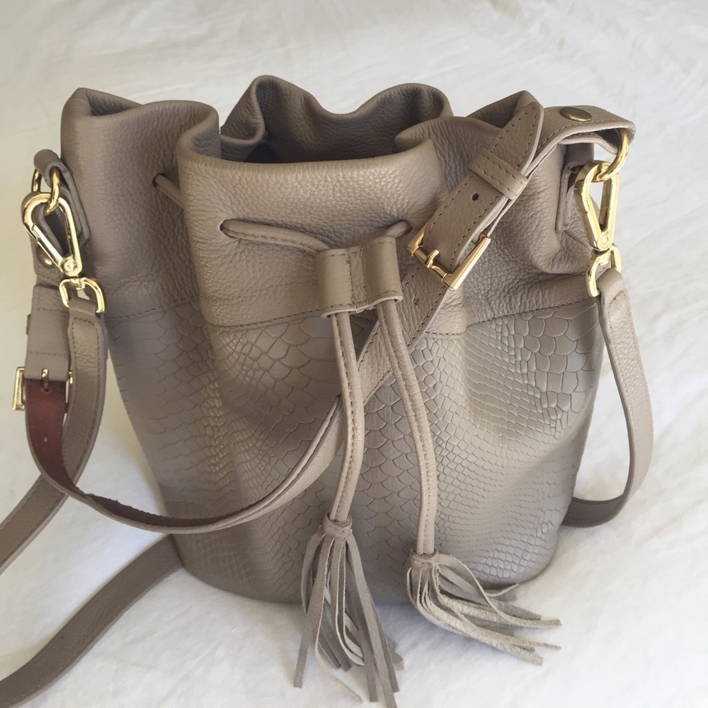 Gigi New York Jenn bucket bag