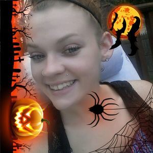 Meet your Posher, Caitlin