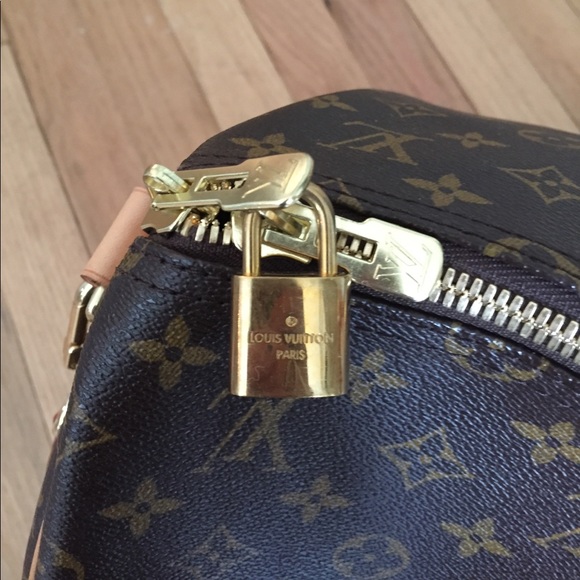 Louis Vuitton Duffle Bag Make Me an Offer! - Picture 4 of 6