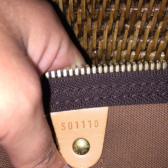 Louis Vuitton Duffle Bag Make Me an Offer! - Picture 6 of 6