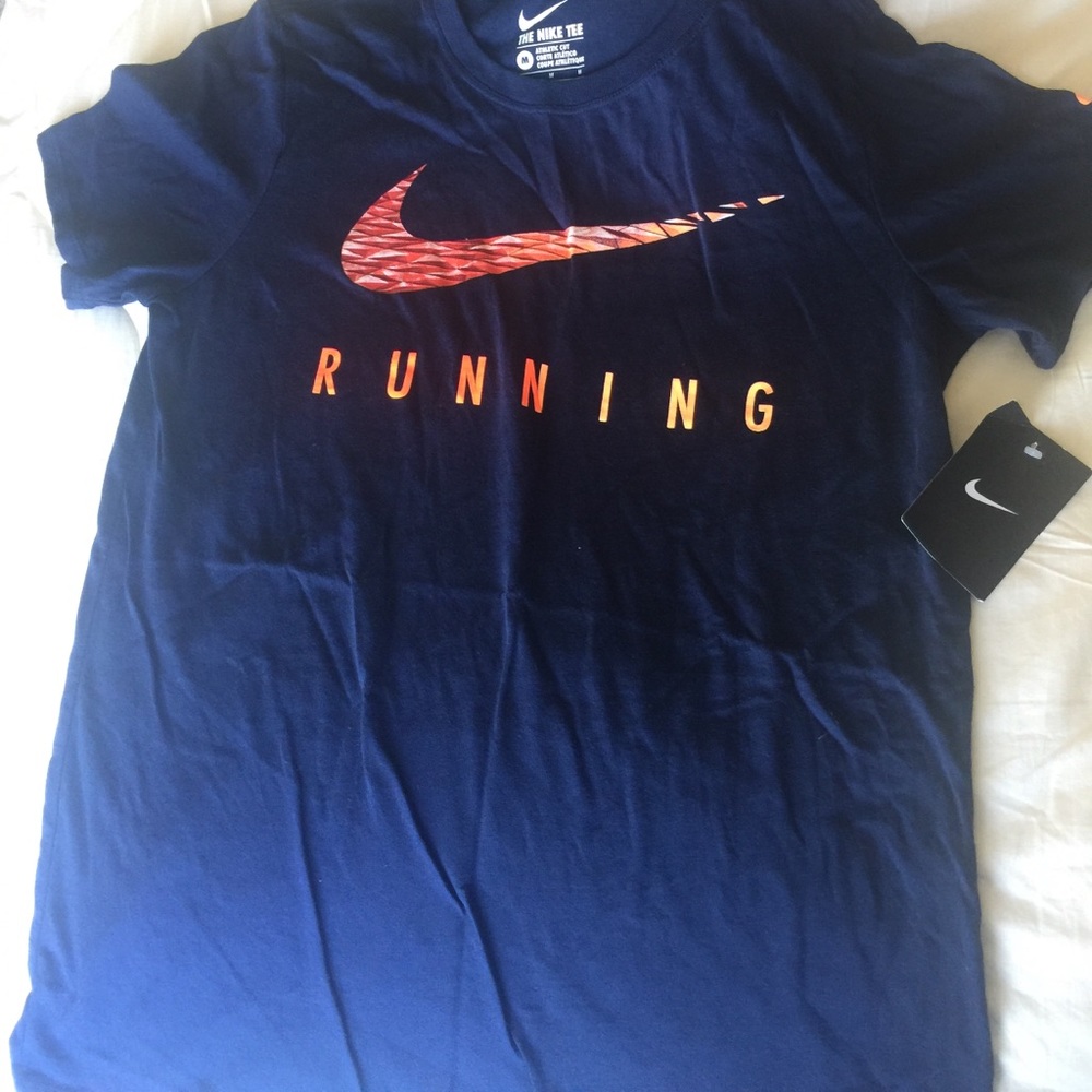 NWT Nike women's active t shirt