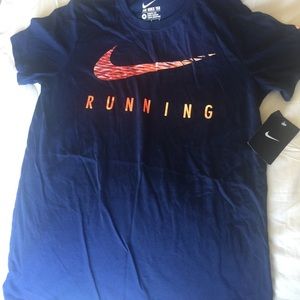 NWT Nike women's active t shirt