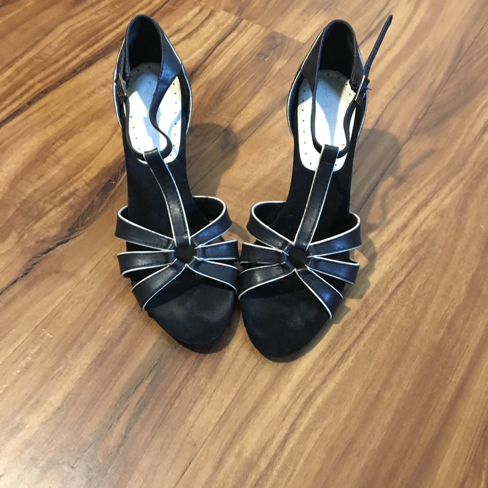 Aerosols sandals