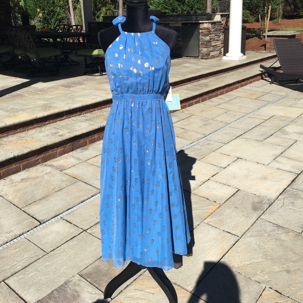 Beautiful halter with pretty bow tie back dress