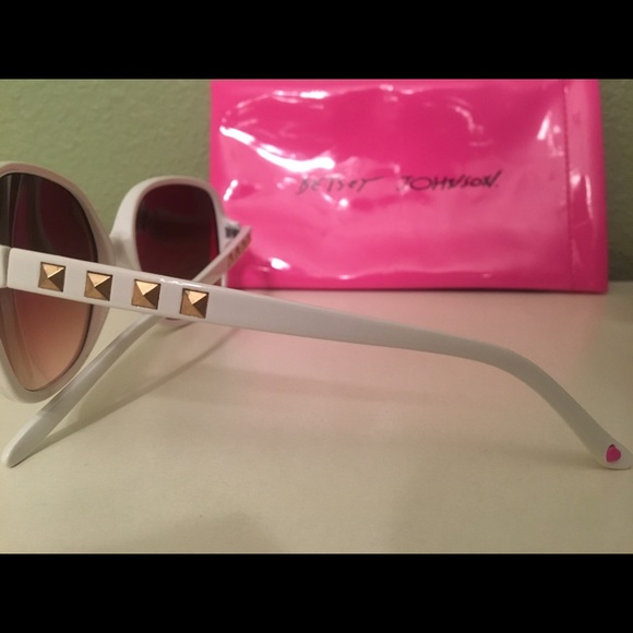 2 pair of BETSEY JOHNSON sunglasses - Picture 2 of 4