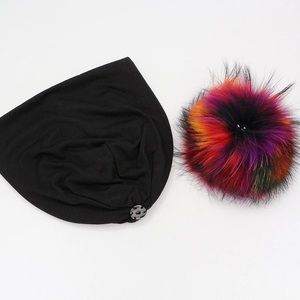 Pom Pom beanie with detachable Pom