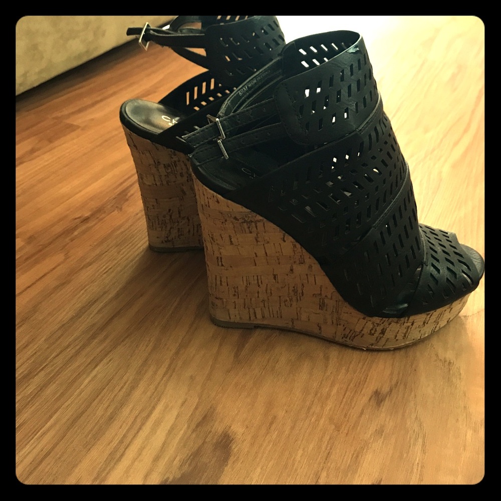 Charles David Black/cork wedge