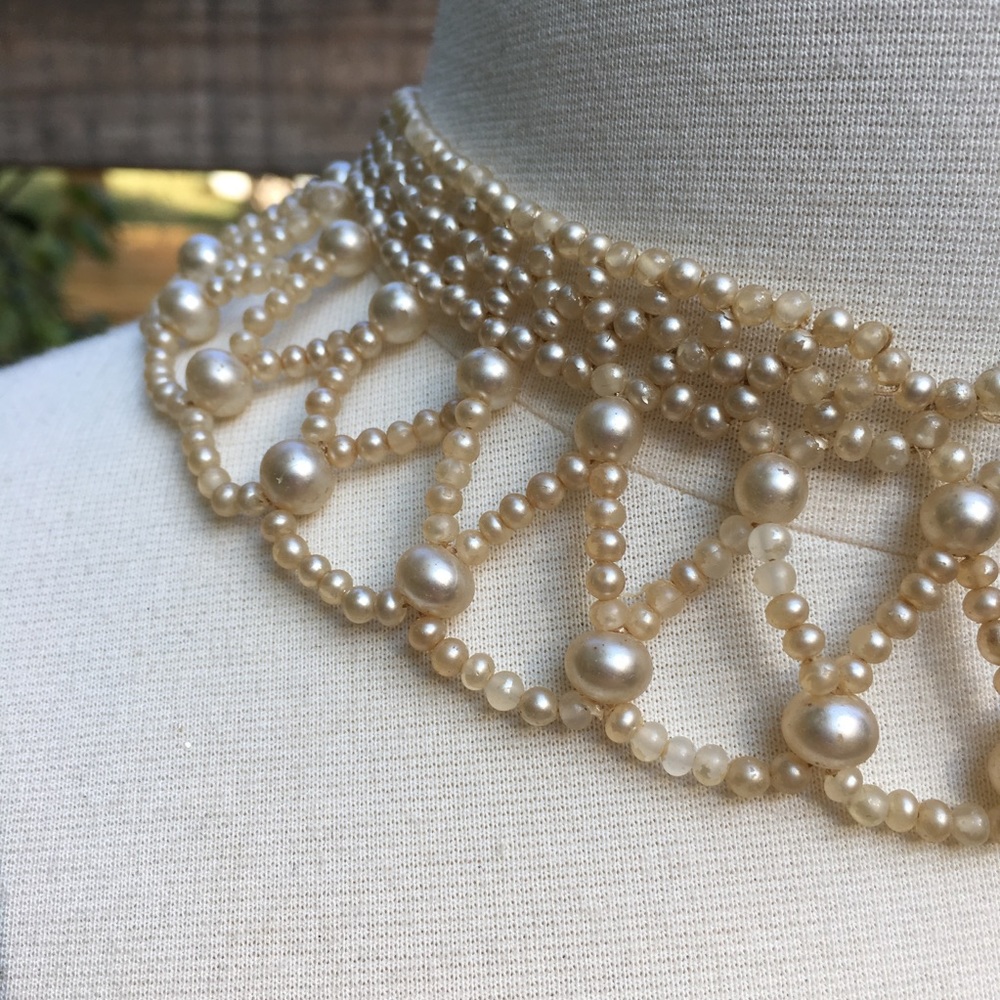 SOLD 🦋 Vintage pearl costume choker