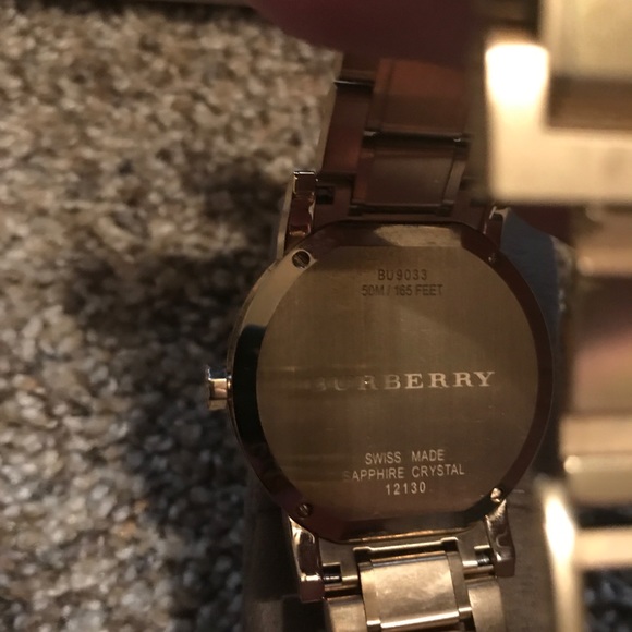 Burberry Gold Watch with box - Picture 3 of 4