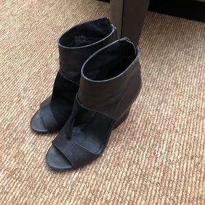 Mia limited addition black suede