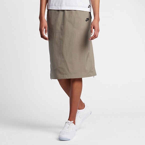 NWT Nike khaki skirt 100$ - Picture 2 of 6