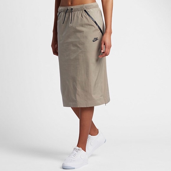 NWT Nike khaki skirt 100$ - Picture 3 of 6