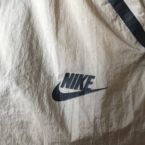 NWT Nike khaki skirt 100$ - Picture 5 of 6