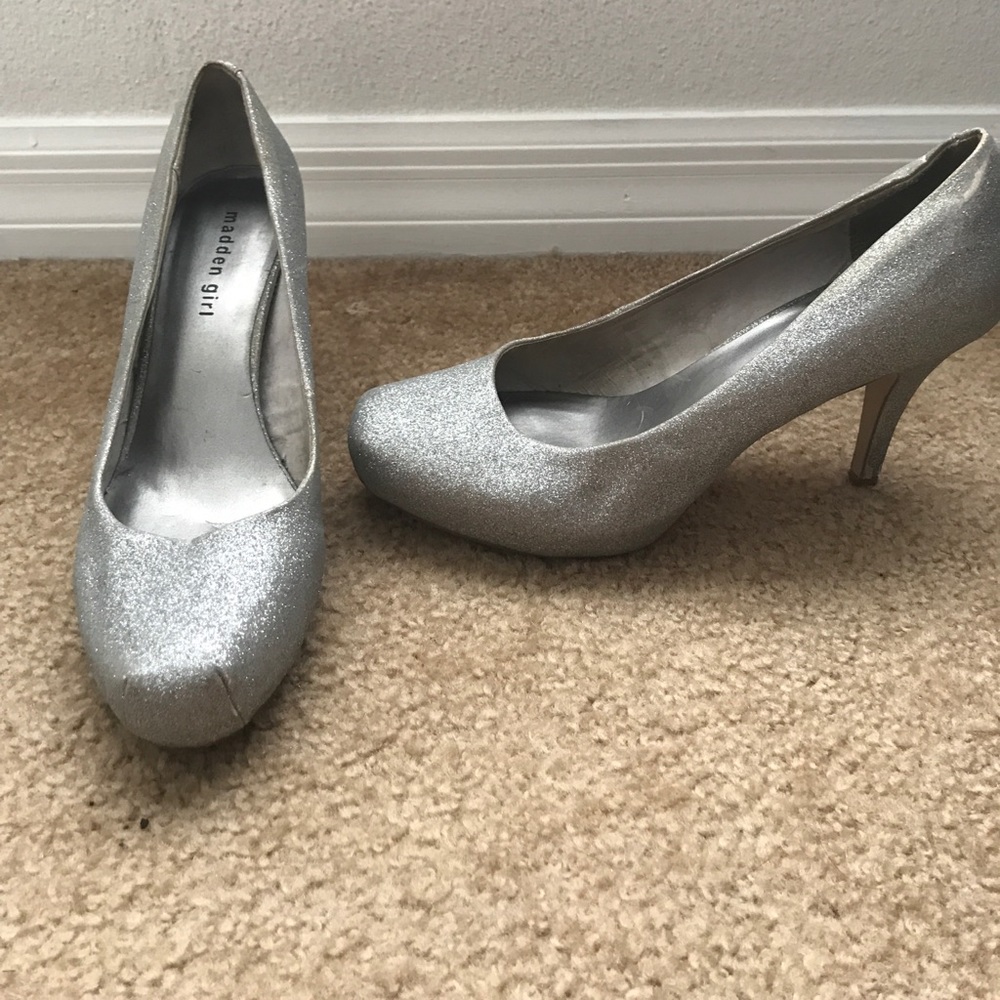 Silver sparkly pumps