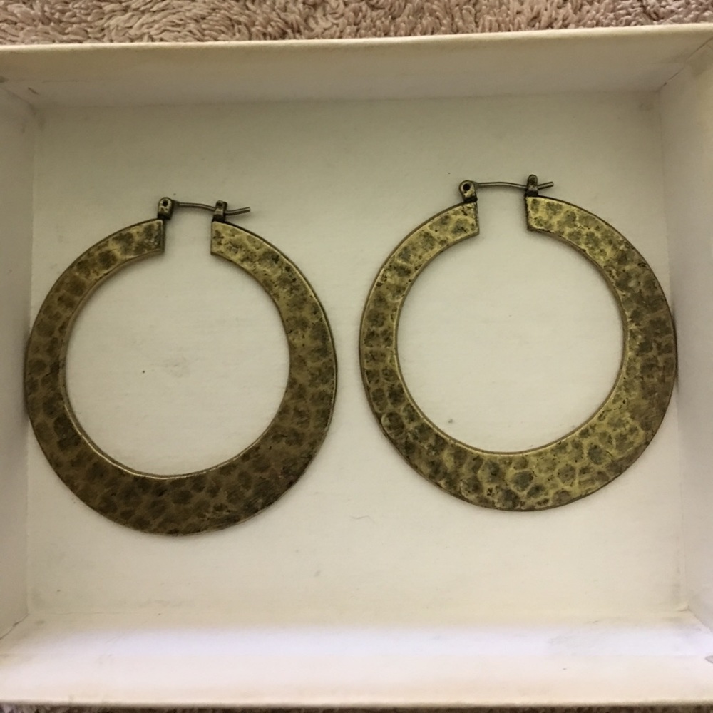 AVON Hammered earrings