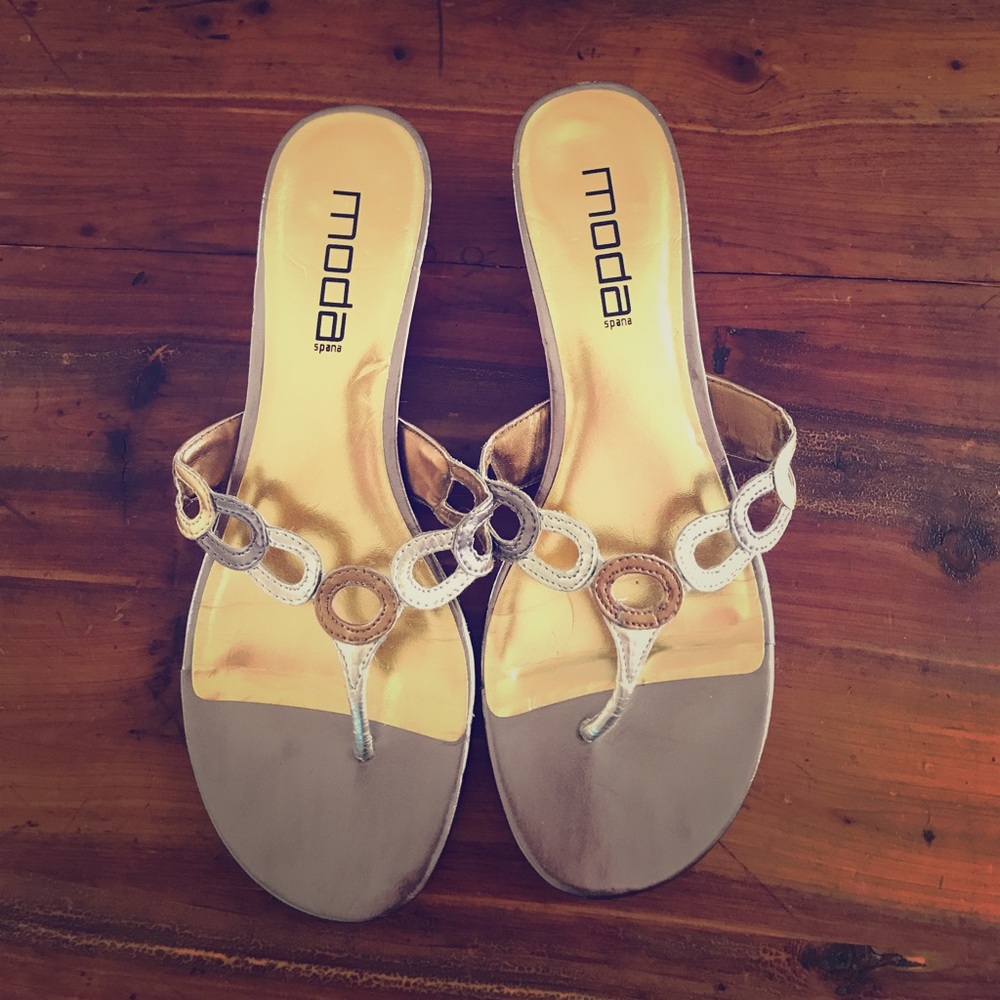 Small heel, neutral colored dress shoes