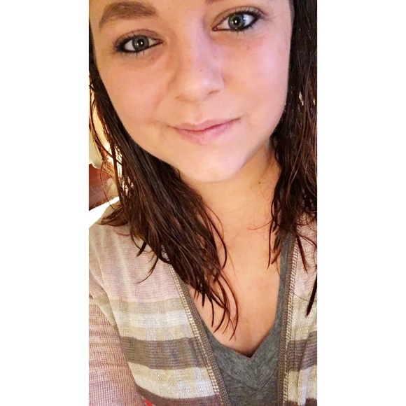 Meet your Posher, Amanda - Picture 2 of 5