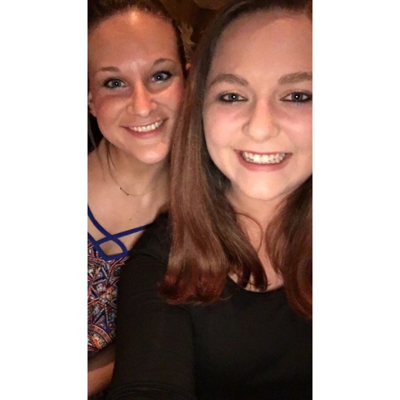 Meet your Posher, Amanda - Picture 3 of 5