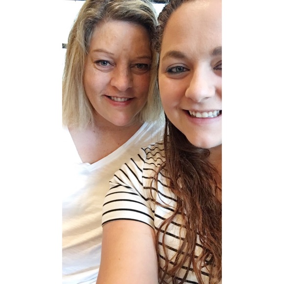 Meet your Posher, Amanda - Picture 4 of 5