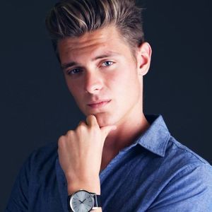 Meet your Posher, Derrick