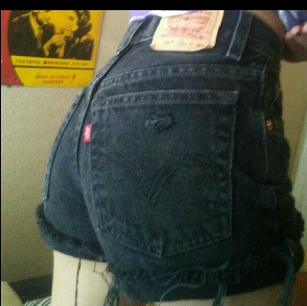 Black Levi cut off highwaisted shorts