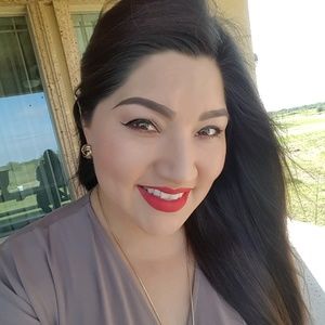 Meet your Posher, Esperanza