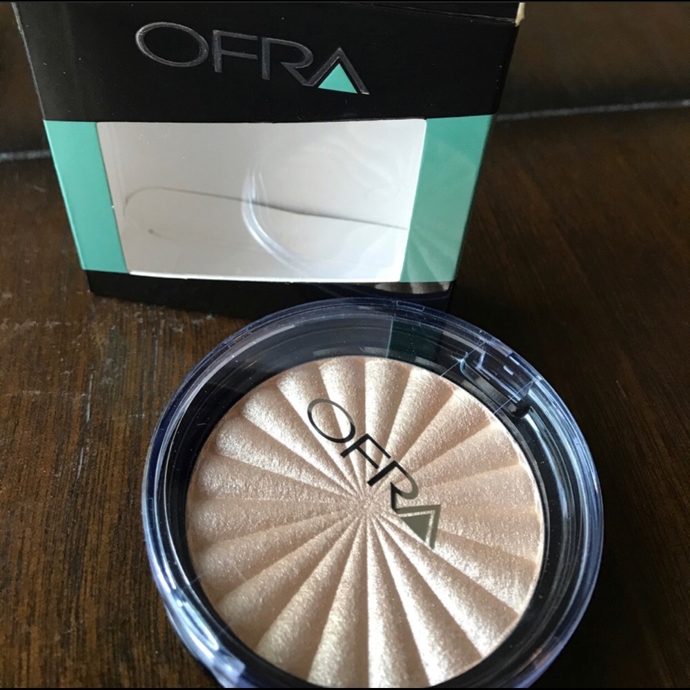 OFRA highlighter.