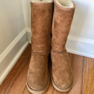 Tall ugg boots. Size 6.