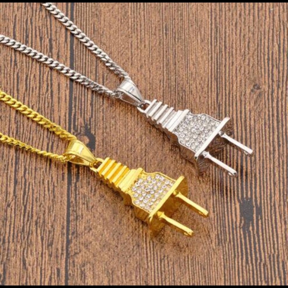 Plug chain 23” long perfect 👌 for a gift