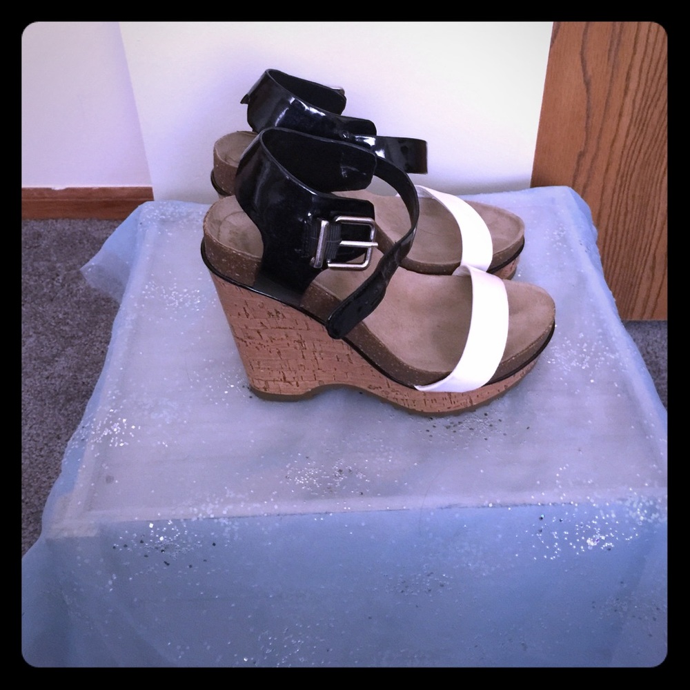 BCBG platform shoes