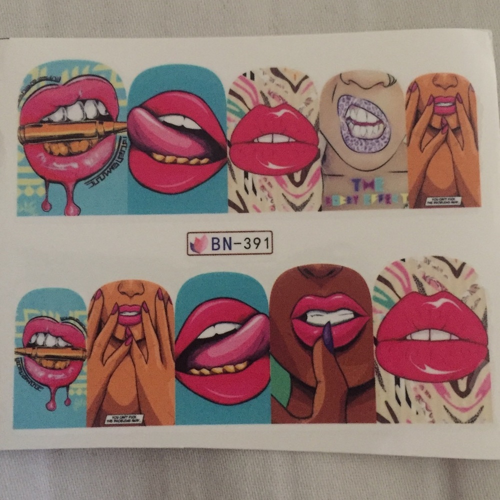 Lips pop art nail art