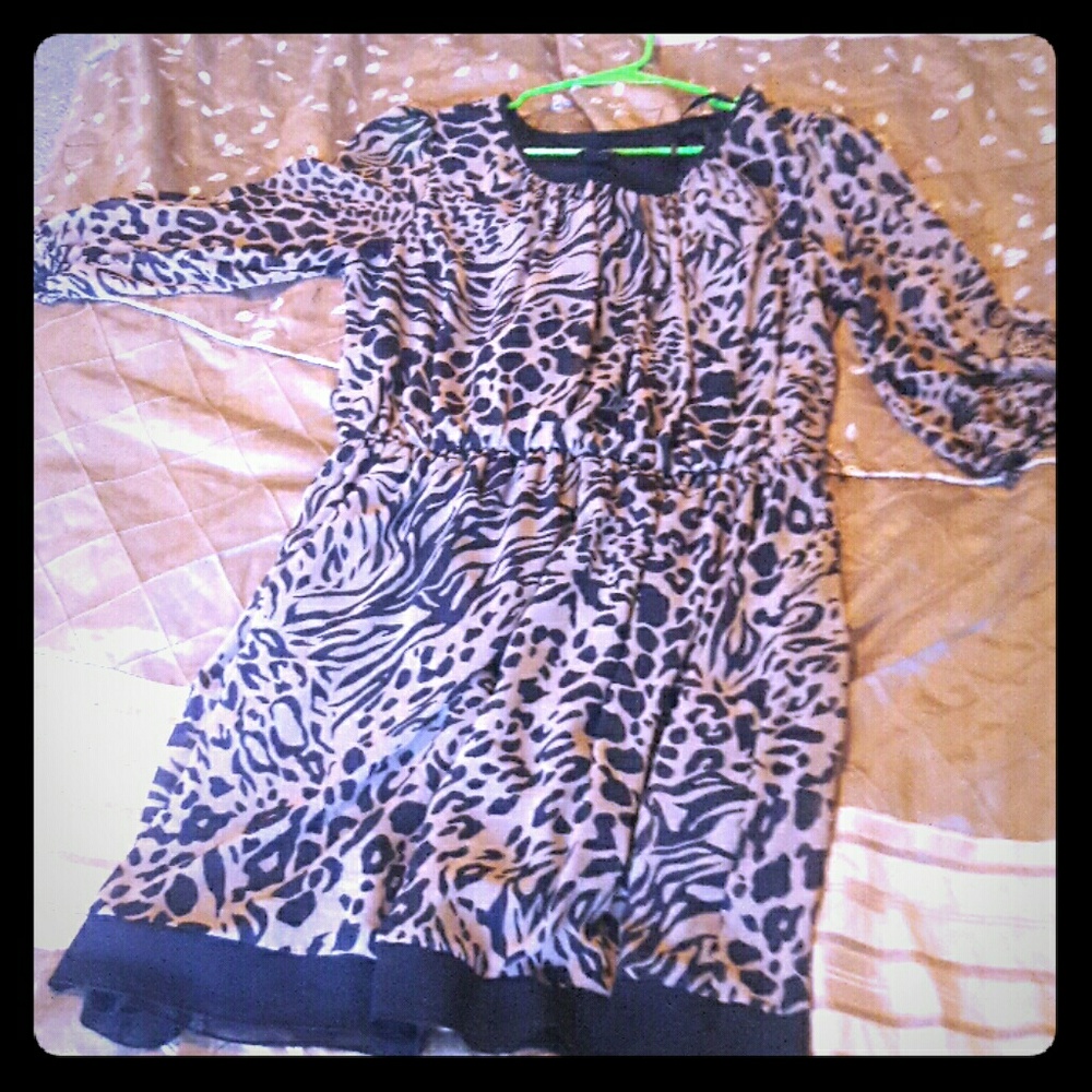 Cheetah print dress with slits in the sleeves