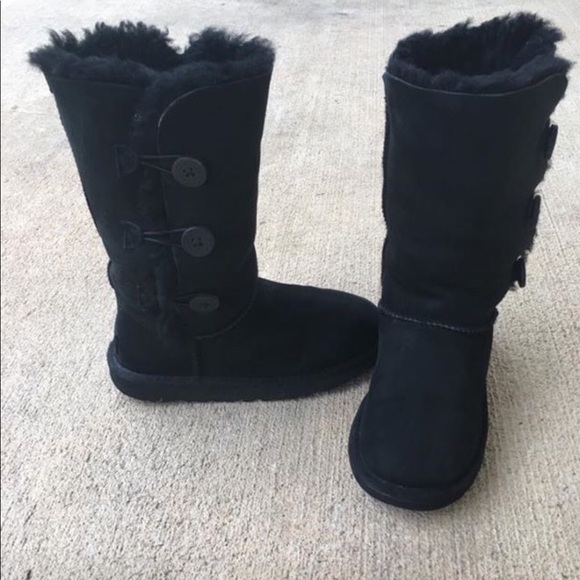 Black uggs - Picture 2 of 4